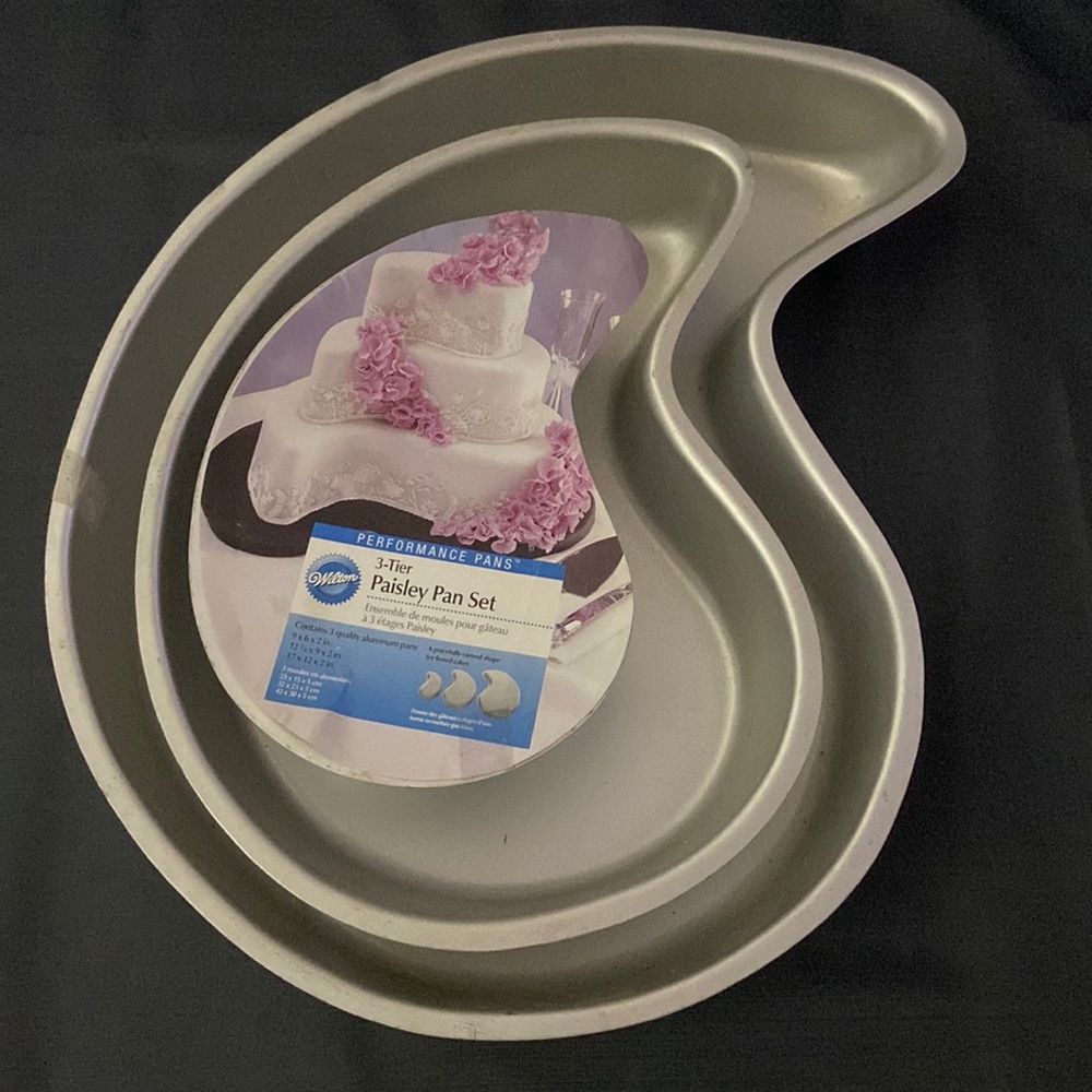 Wilton Paisley Pan Set